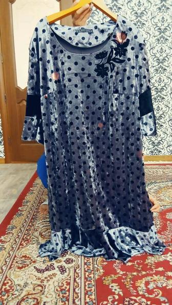 Продается платье материал бархат синеватый с горошек