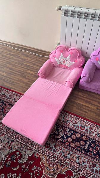 Мягкие детские кресла, пуфики