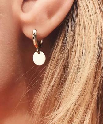 Продам золотую сережку