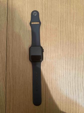 Продам часы Apple Watch SE