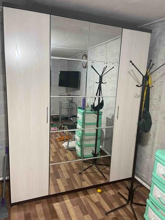 Кровать полуторка и шкаф