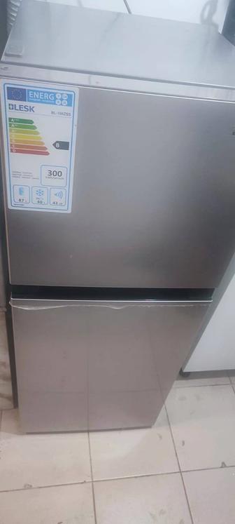 Продам холодильник и ванну.