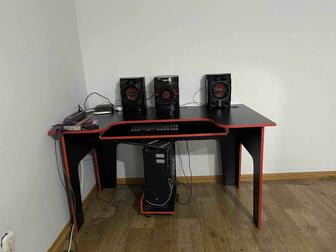 Игровой компьютерный стол