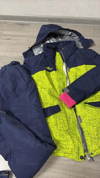 Лыжный костюм яркий