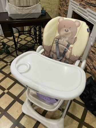 Стульчик для кормления, практически новый