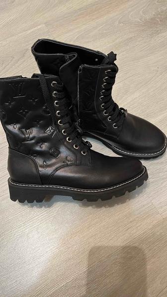Продам ботинки LV