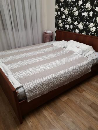 Продаю кровать с матрацем 160х200