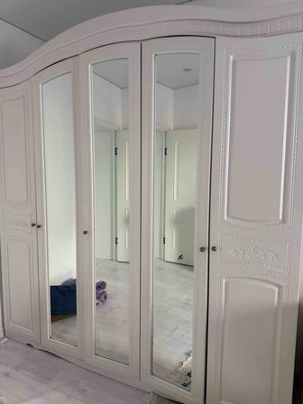 Сатылады шкаф комот екі тумочка