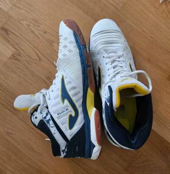 Волейбольные кроссовки