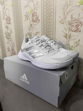 Кроссовки Adidas Novaflight