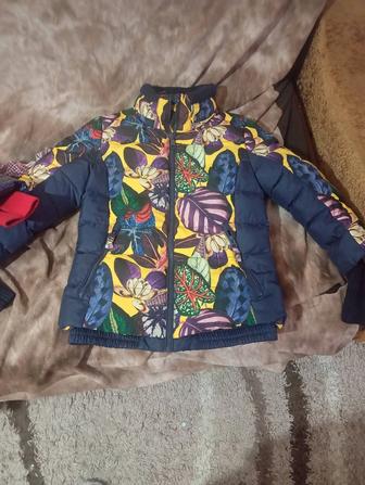 Продам куртки для девочки