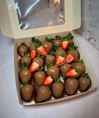 Клубника финики в шоколаде