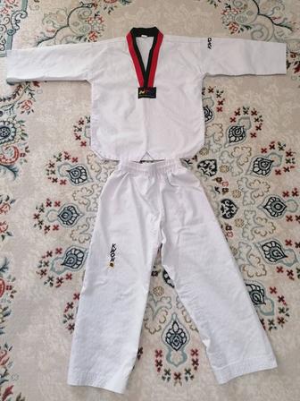 Продам КИМОНО в комплекте для мальчика 8-9 лет б/у в отличном состояние
