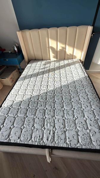 Кровать с матрасом