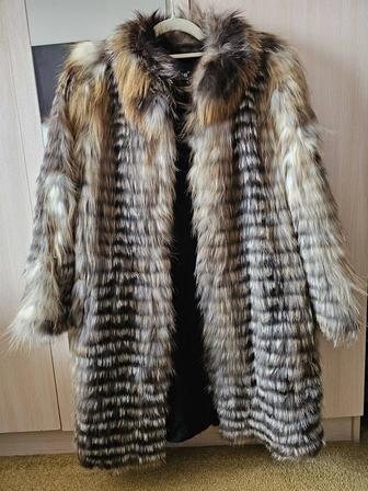 Женская шуба из натурального меха лисы