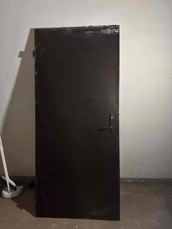 Продам дверь металлическую б/у