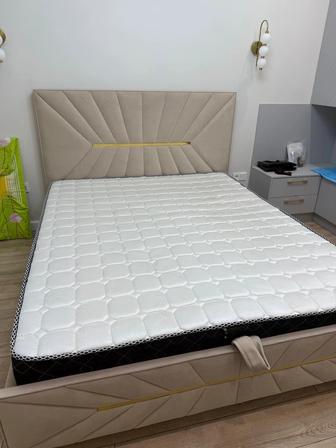 продам кровать с матрасом