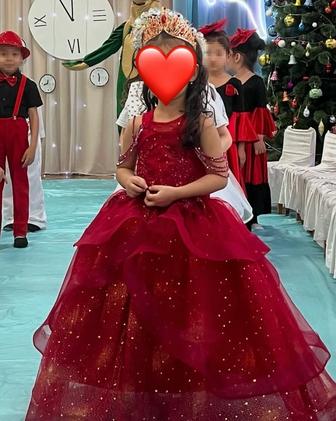 Продам пышное платье с короной, с кольцом 120 размер