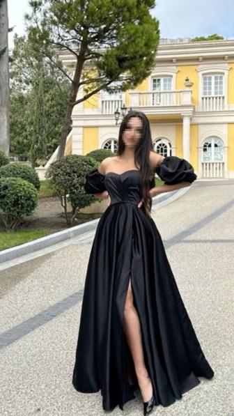 Вечерьнее платье в белом цвете