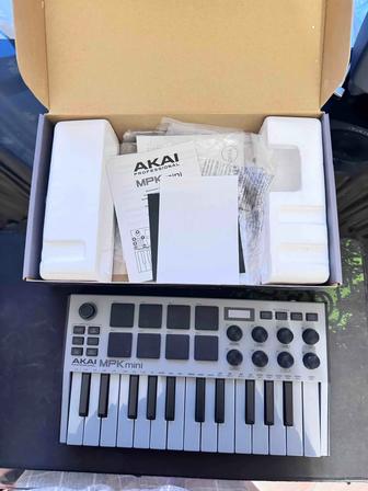 Akai MPK MiNI special gray