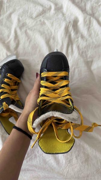 Продам коньки детские хоккейные