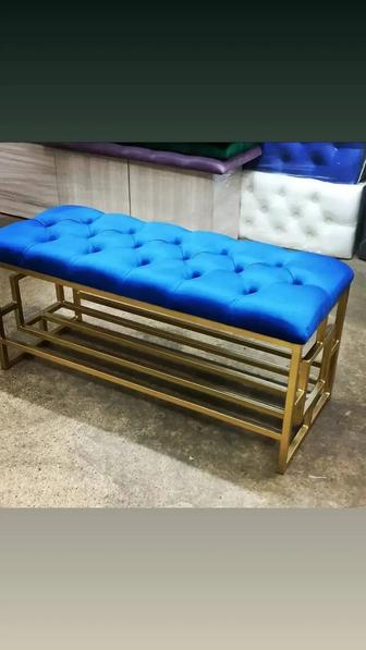 Банкетка лофт в бутик железная. Банкетка пуф на ножках. Для офиса. Скамейка