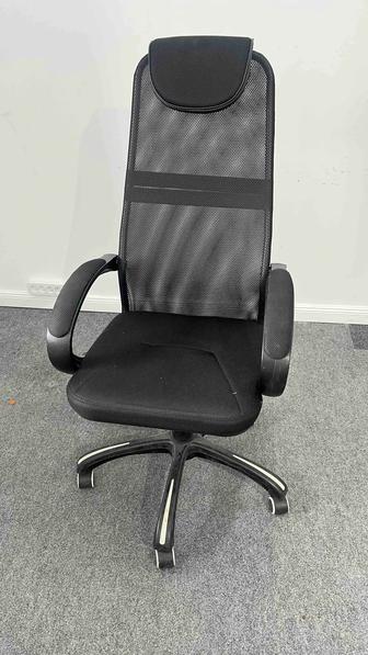 Офисное кресло