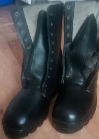 Продам ботинки строительные!