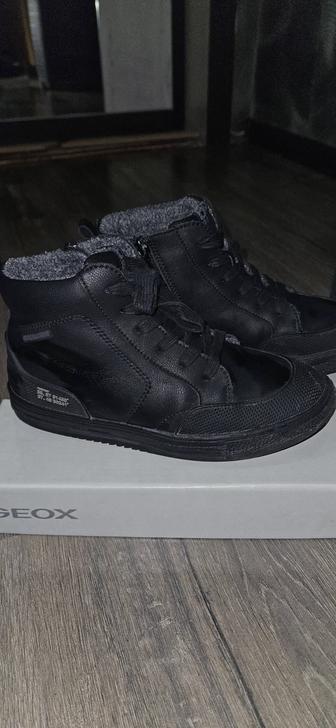 Продам ботиники для мальчика