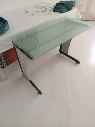 Письменный стол