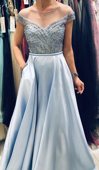 Красивое вечернее платье с камнями Сваровски