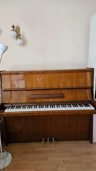 Пианино Petrof в хорошем состоянии