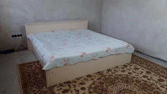 Кровать