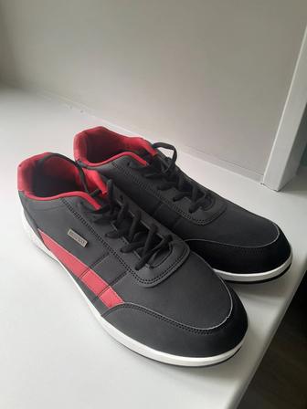 Продам кроссовки