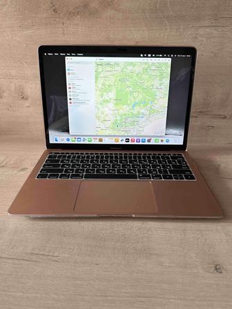 Продам MacBook Air м1 256gb 2020 года.