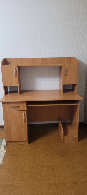 Продам компьютерный стол