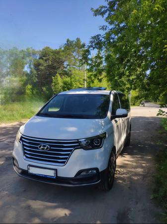 Hyundai Starex 2020 с водителем в Алматы 8 мест, максимальная комплектация