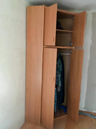 Продается угловой шкаф для одежды