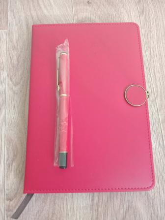 Блокнот красный