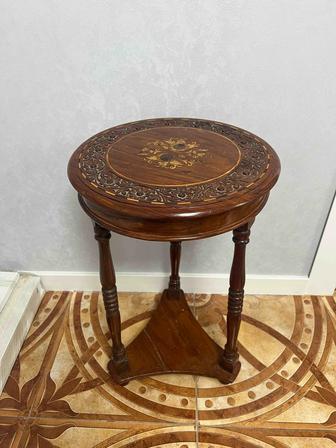 Продам антикварный индийский столик