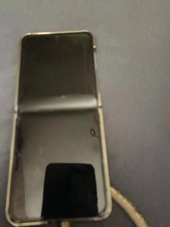 Смартфон Samsung Flip 5 на запчасти