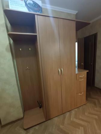 Прихожка.шкаф светлого цвета