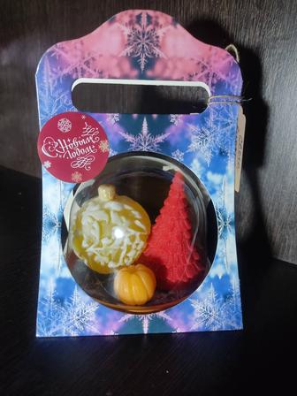 Новогодний подарок из свечей и мыла ручной работы