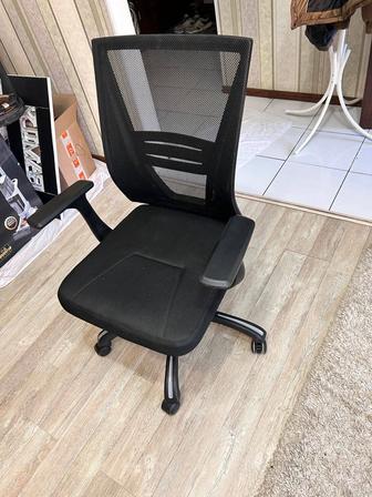 Офисное кресло
