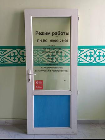 Продам б/у пластик дверь