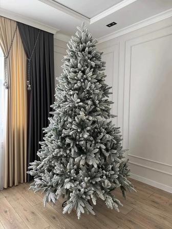 Новогодняя елка снежная