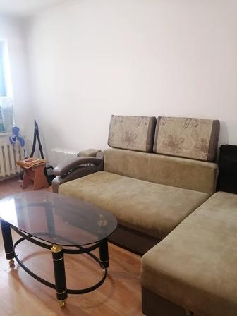 Продам диван со столиком