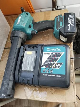 Продам пистолет для силикона Makita