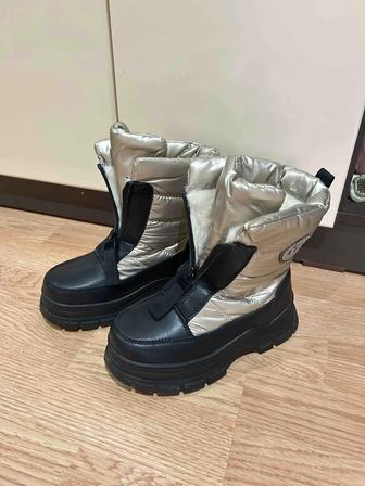 Продам сапожки для девочки