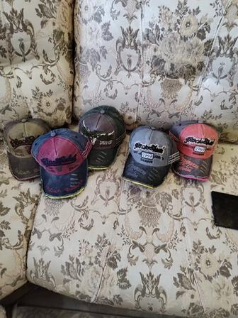 Продам бейсболки, 4шт. летних, 2 зимних